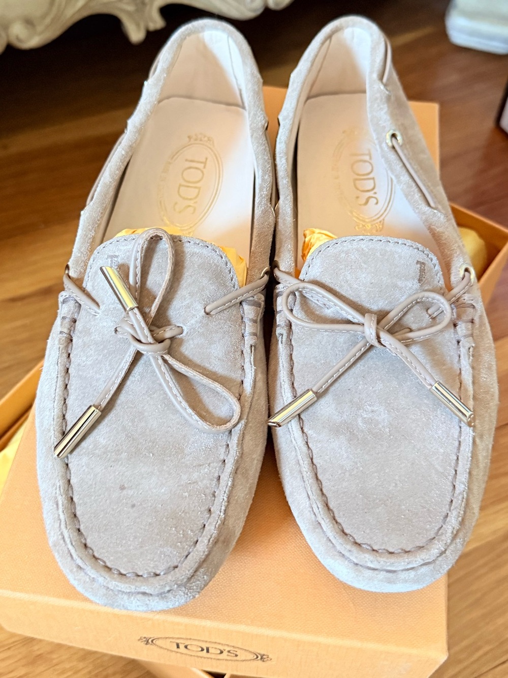 TOD'S Beige Suede Driving Loafer size 39